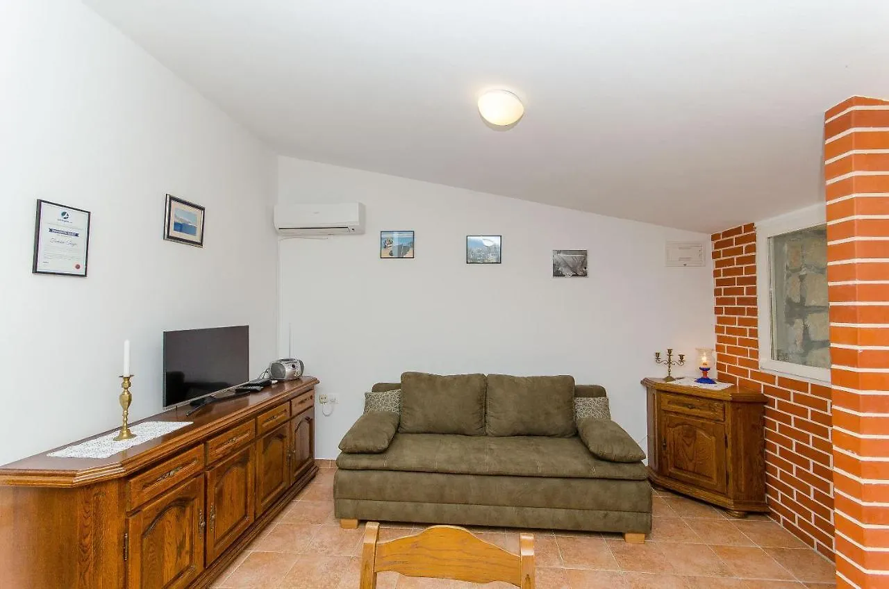 House Tomislav Villa Kolan 0*,
